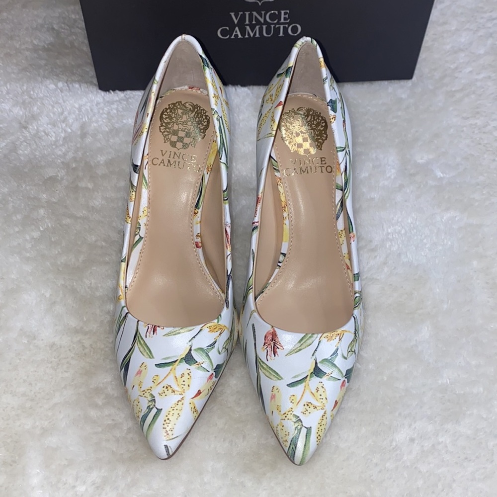 Vince Camuto Savilla Leather Floral Palm Print Pointed Toe Pumps (#301) - Picture 5 of 6